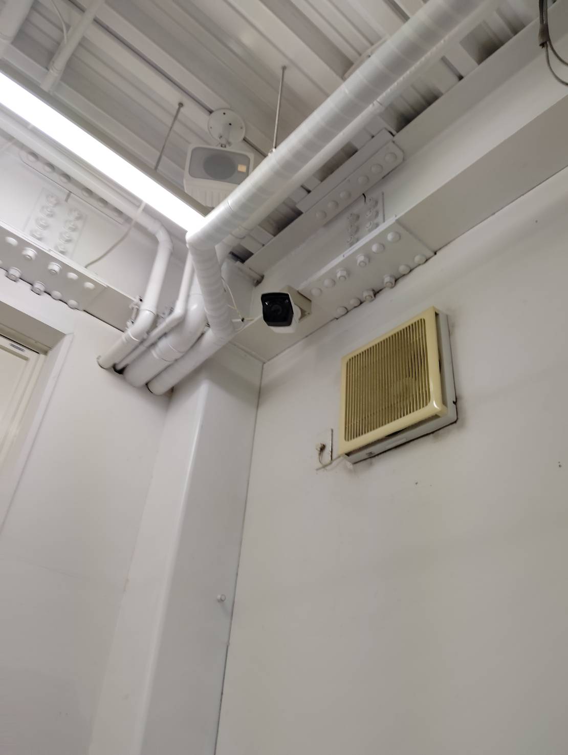 【事例③】和歌山県田辺市 店舗の防犯カメラ設置事例