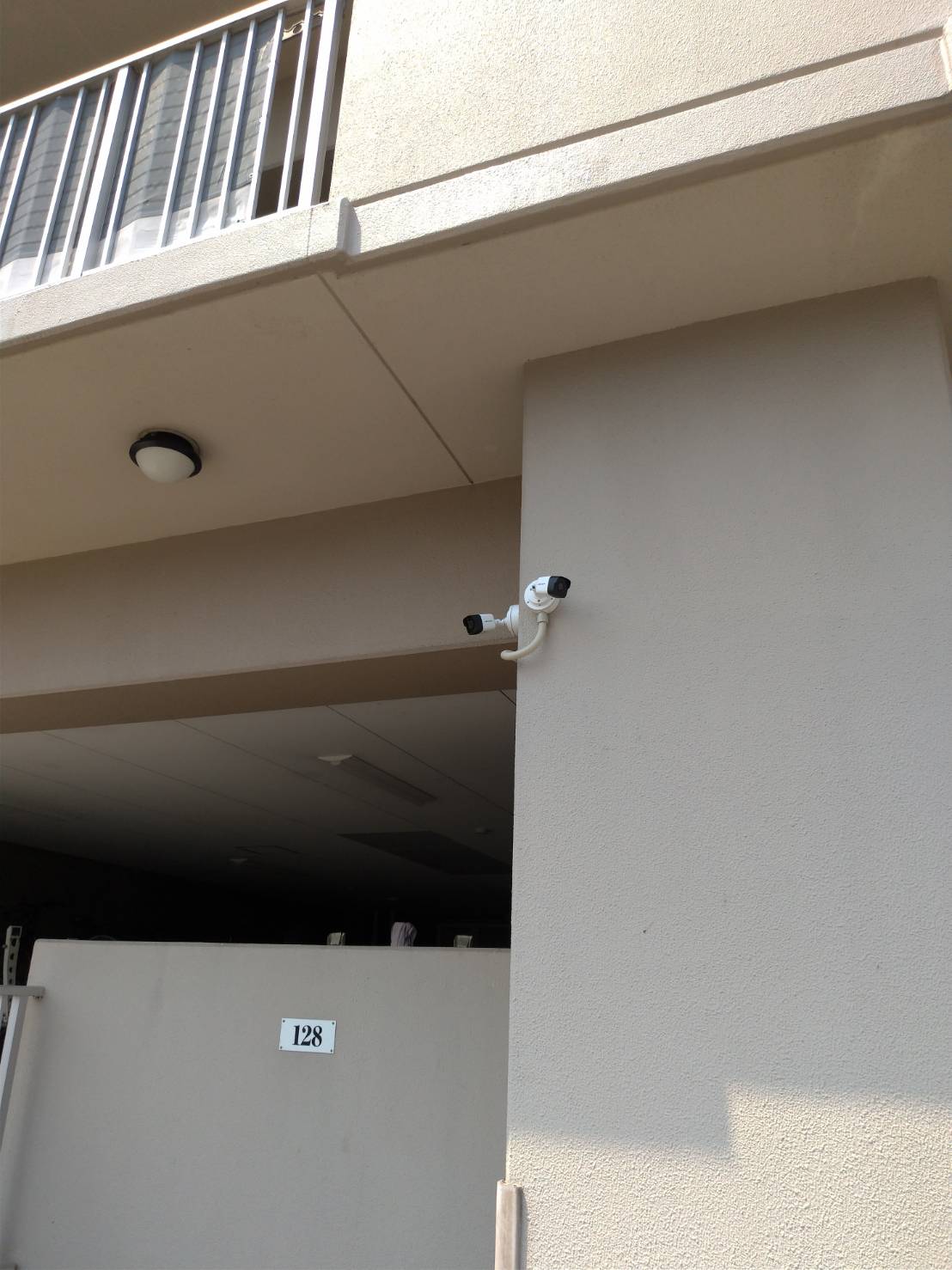 【事例①】和歌山県橋本市 マンションの防犯カメラ設置事例