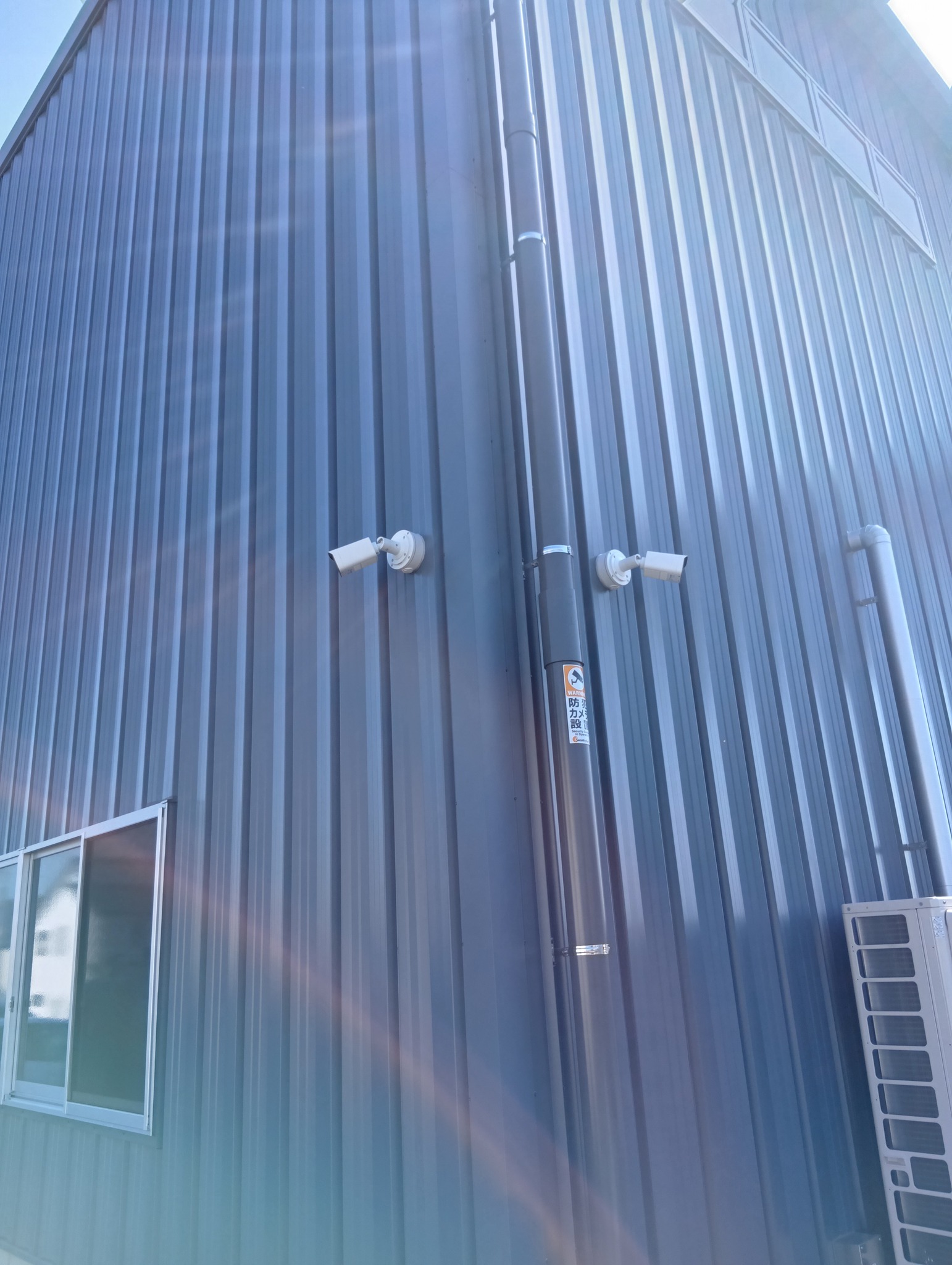 【事例①】和歌山県紀の川市 食品加工工場の防犯カメラ設置事例