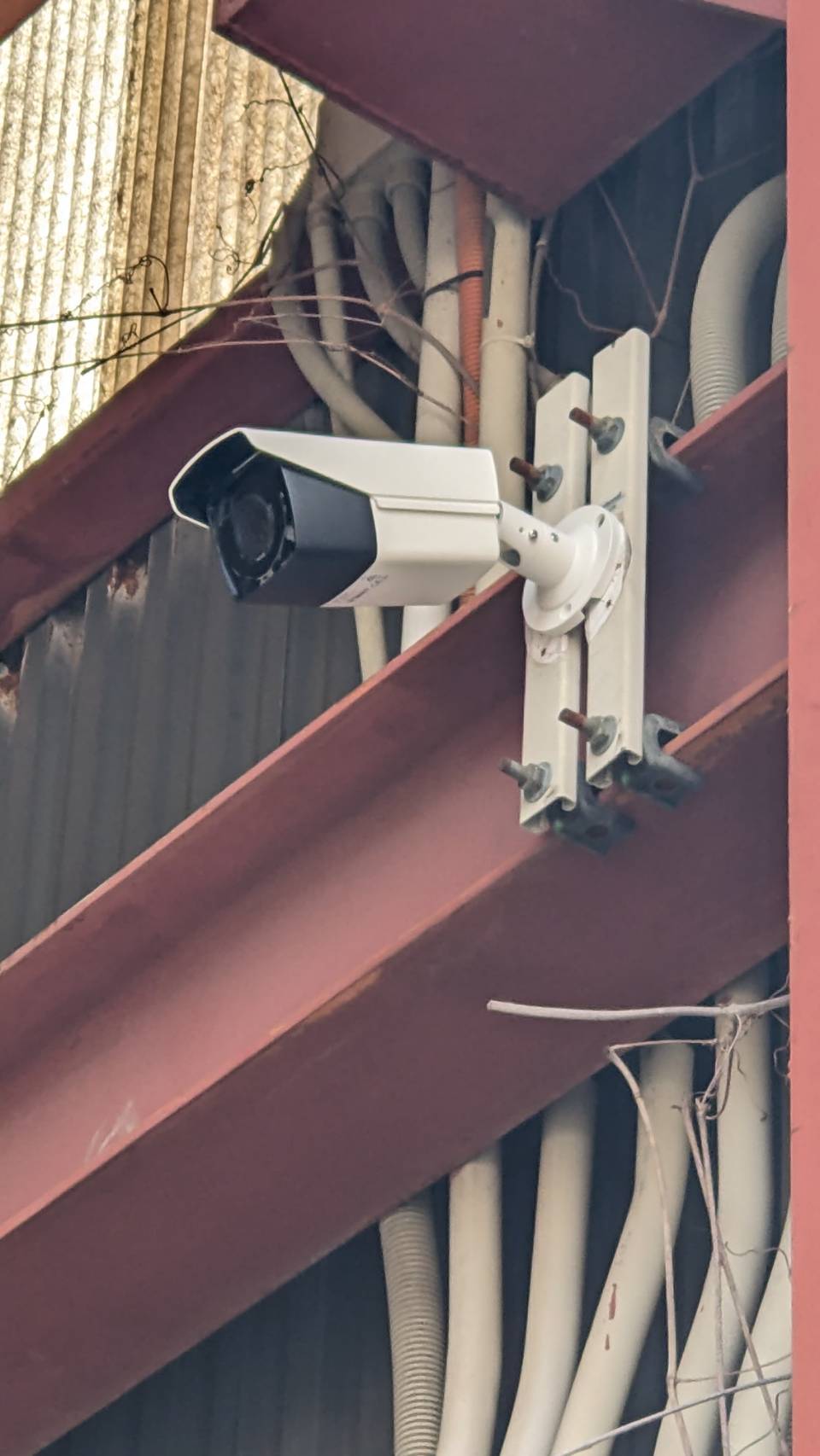 【事例②】和歌山県紀の川市 自動車部品工場の防犯カメラ設置事例